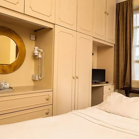 Garnish Hotel 3*